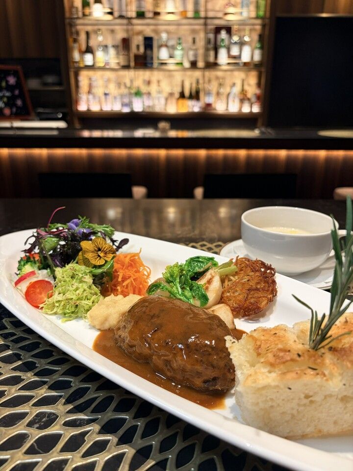 ハンバーグランチ　（平日限定10食）