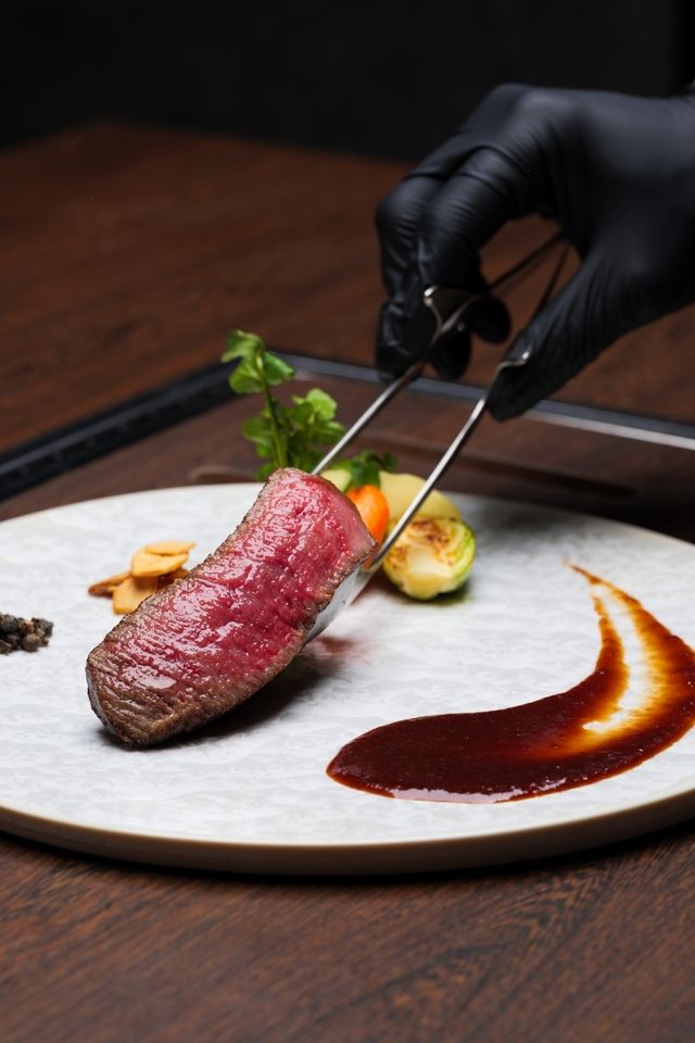 Private room guaranteed! [Special Course] Featuring USHIMITSU STEAK! We offer a deep and impactful yakiniku experience in a special space with only four completely private rooms.