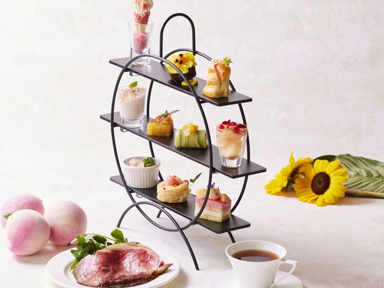 [Roast Beef Included] Summer Peach Afternoon Tea ~Sunflowers and Sunlight~