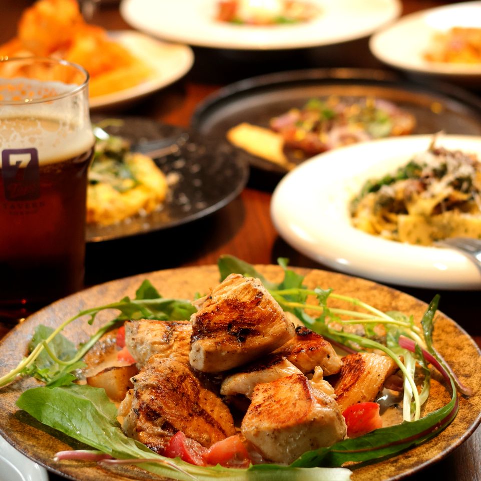 【カジュアルに楽しむ】シュプレームソースのチキングリルに前菜盛合せも楽しむ☆飲み放題付プラン
