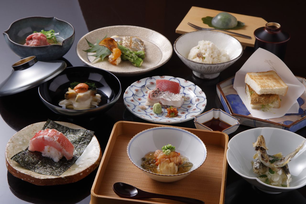 [Dîner du 2e anniversaire] Un repas kaiseki de style Kyoto en 10 services, mettant à l'honneur l'anguille et l'ayu, idéal pour savourer les saveurs estivales de Kyoto, accompagné de 9 sakés japonais d'exception. [Repas de célébration]