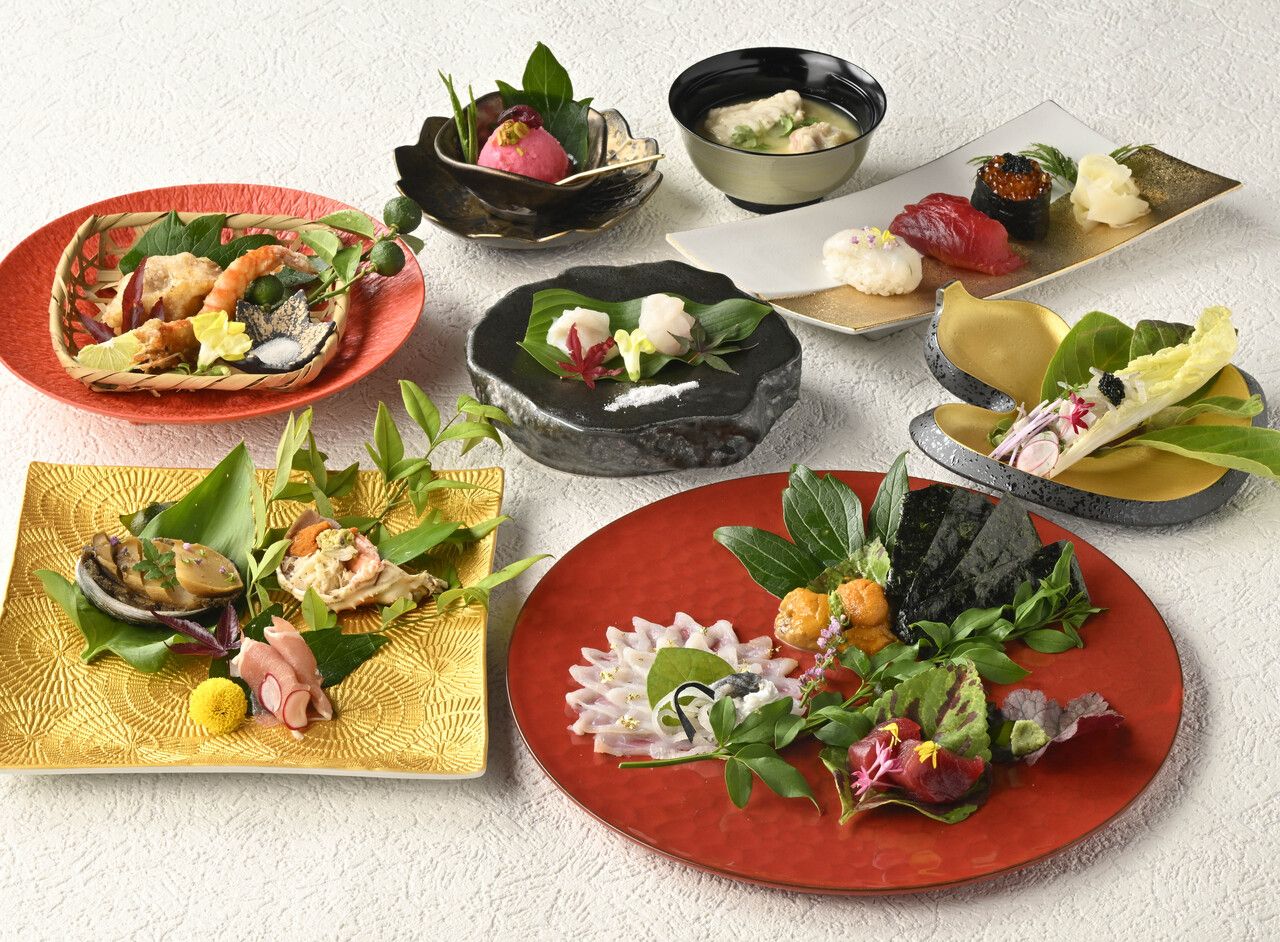 午餐套餐【数量有限】12,100日元◆可品尝两种切块的虎河豚、虎河豚铁签烧与两种时令生鱼片、虎河豚火锅，或五贯虎河豚与时令寿司等，内容丰富的午餐套餐。