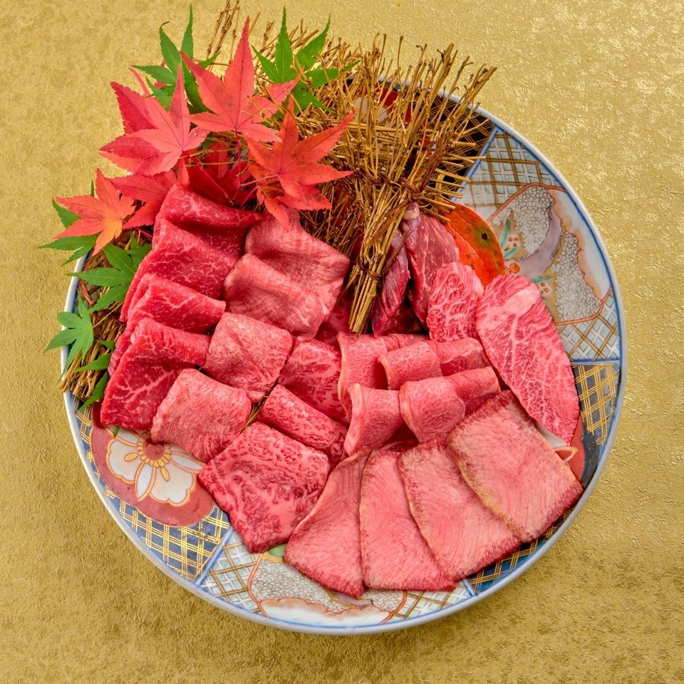 【Today: Grilled Meat Only Set PREMIUM】 Today is Meat Day! We’ve prepared a special set for this occasion. It includes 9 carefully selected pieces of grilled meat! You can choose the ratio of salt to sauce for seasoning.