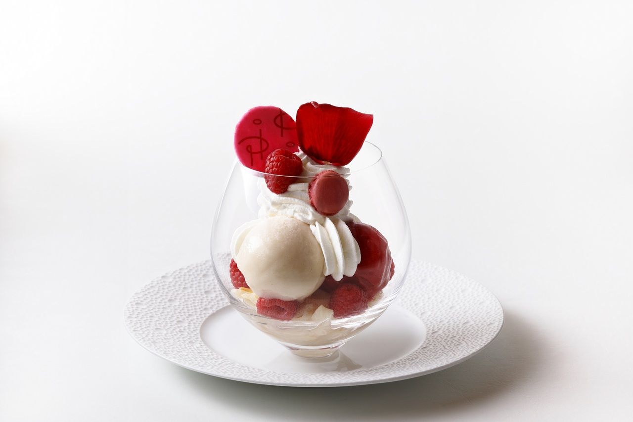 【ピエール・エルメ・パリ】Coupe Glacée Ispahan(クープ　グラッセ　イスパハン)コーヒー又は紅茶付き