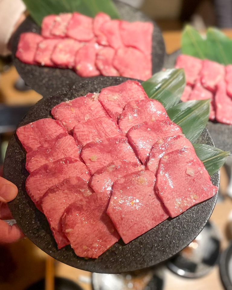 [Halal Yakiniku Course – Sei] NAHA-certified menu | Halal Wagyu sushi, rice cooked in a clay pot, fillet cutlet slider | Complimentary anniversary plate