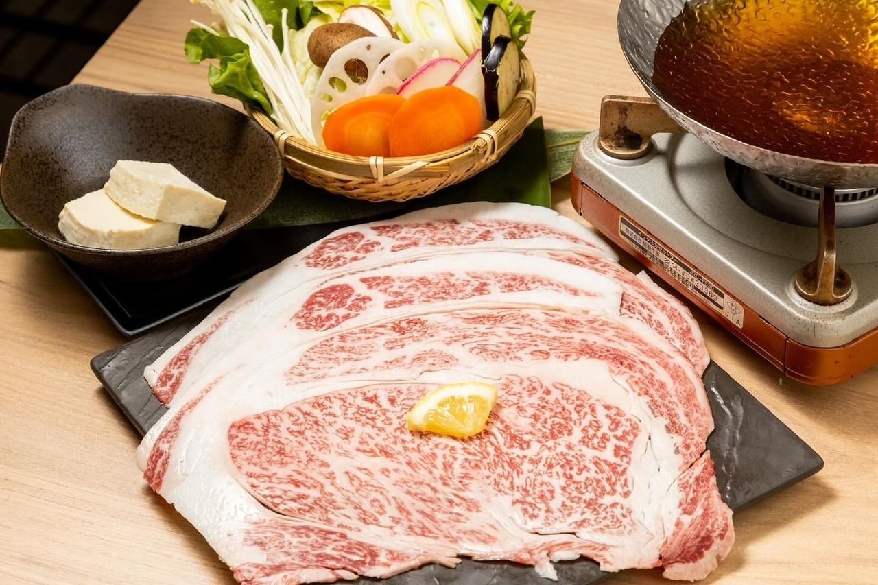 富良牛的瘦牛肉 & 带广牛的肩肉 & 极品西冷牛排——《日式火锅或涮牛肉》