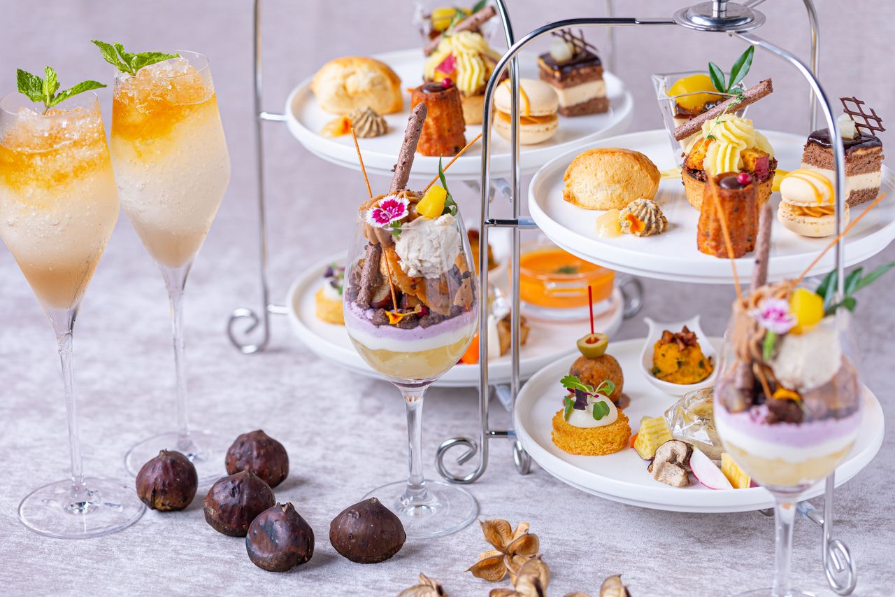 【Taste of Autumn】PEAKS Afternoon Tea with Free-Flow Café Beverages (120 Minutes)