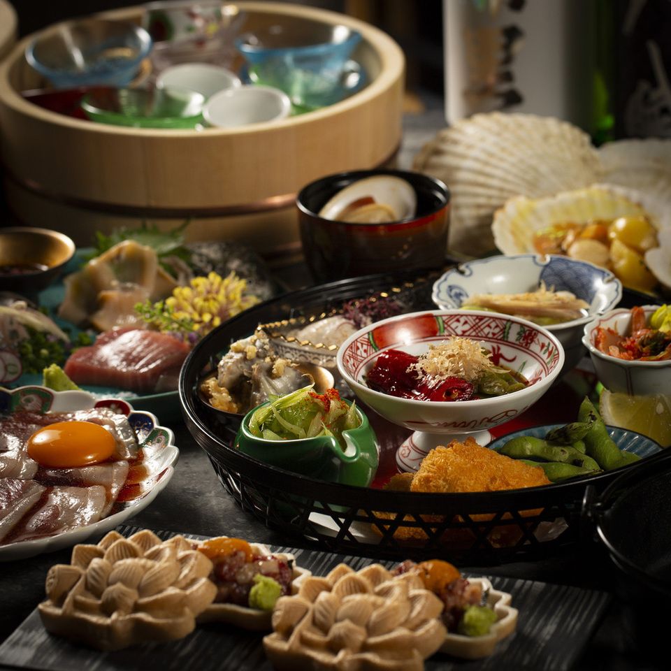 [Autumn Flavors] Truffle sukiyaki, autumn kaiseki platter, crab and salmon roe rice – 10 dishes total, 9,800 yen