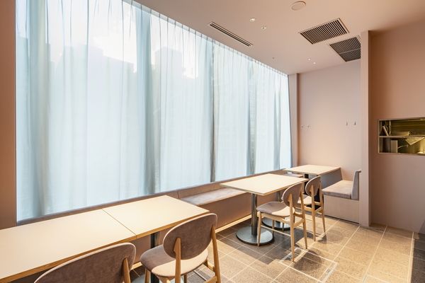 テーブル席（ 1～8名様 ）