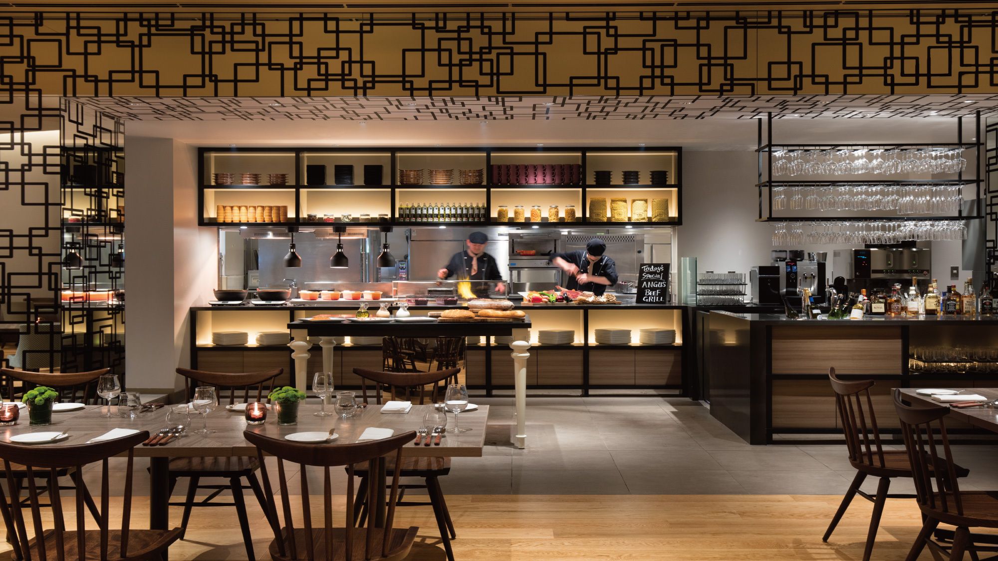 Dining & Bar LAVAROCK