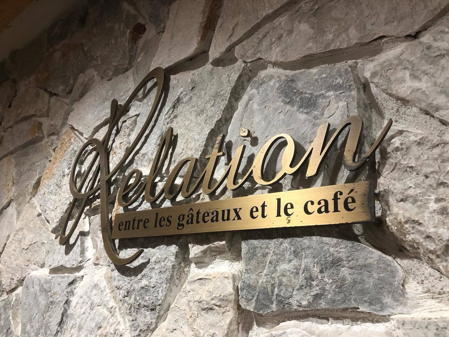 Relation entre les gâteaux et le café