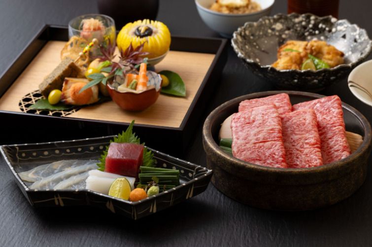 一人ひと鍋　黒毛和牛すき焼きとふぐ会席　9,350円