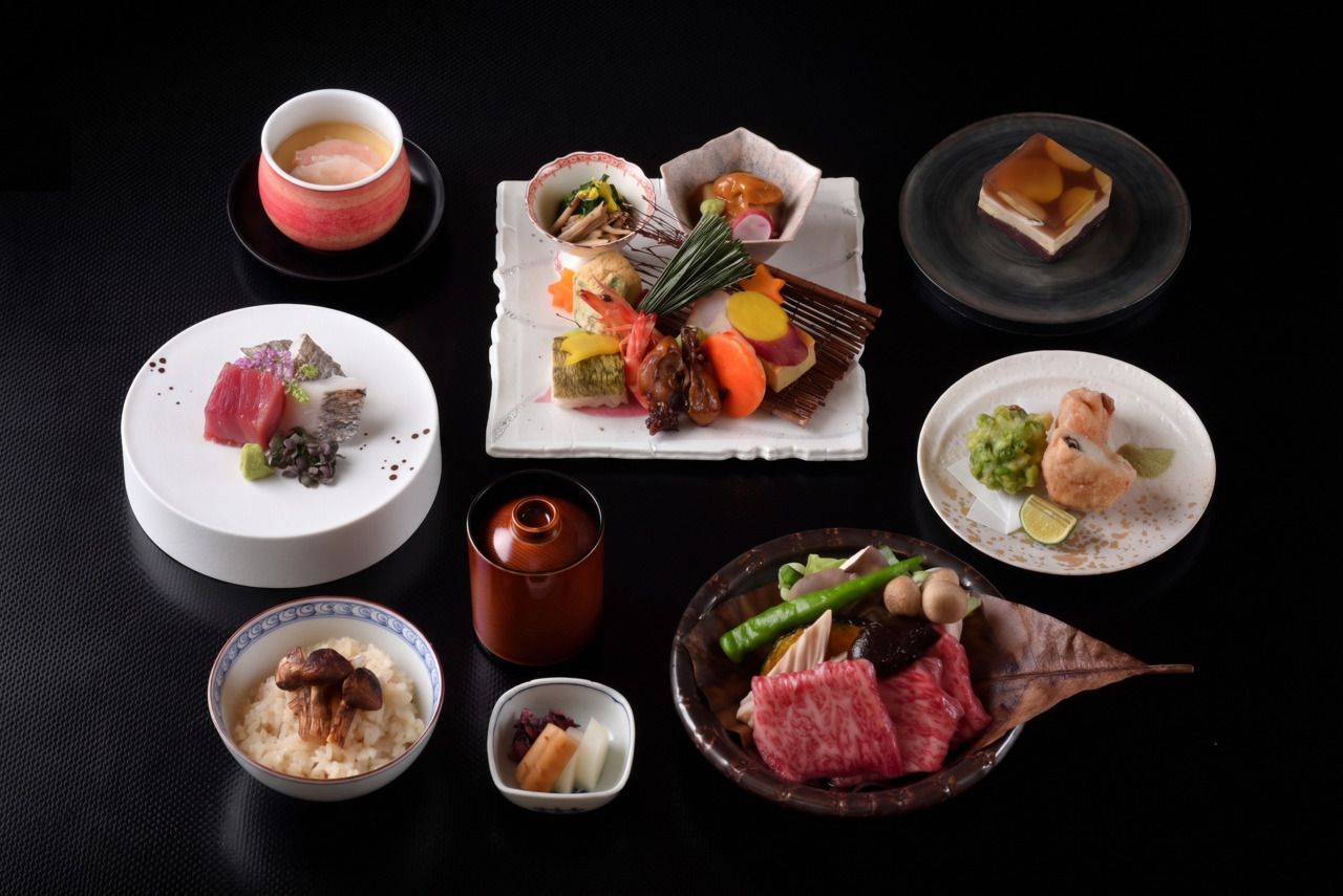 【一人ひと鍋】黒毛和牛朴葉味噌焼きと松茸御飯　11,000円