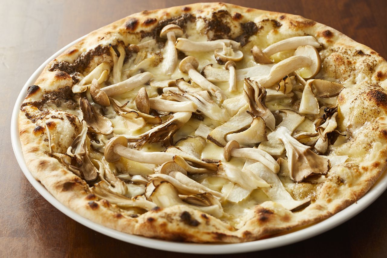 ボスカイオーラ（オリジナルキノコソース、チーズ、3種きのこ）