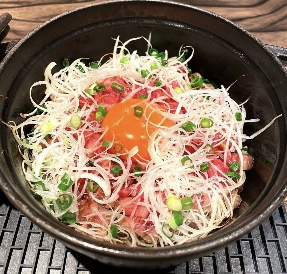 Stone-grilled yukhoe rice half (for 2 people)