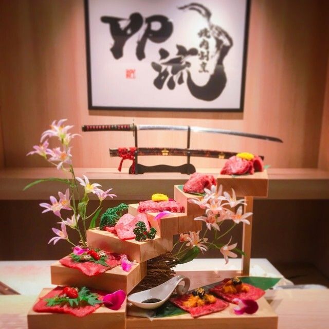 ⑵【ランチ】デート人気No.1！■挑戦コース■名物『花の階段盛り』『和牛うに包み』（8品＋肉7種+デザート）高級食材で彩る妥協一切なしのスタンダードコース！