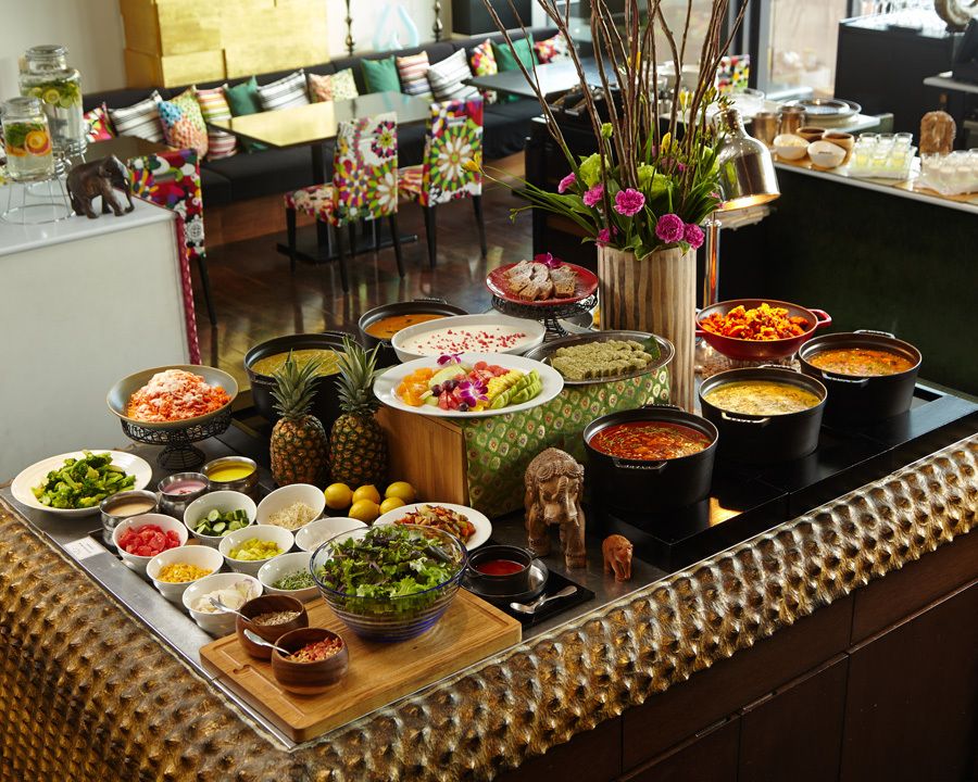 【平日ランチビュッフェ+フリーフロー】120分制 インドカレー×自家製チャイ×デザート + 90分間スパークリングワイン飲み放題付き