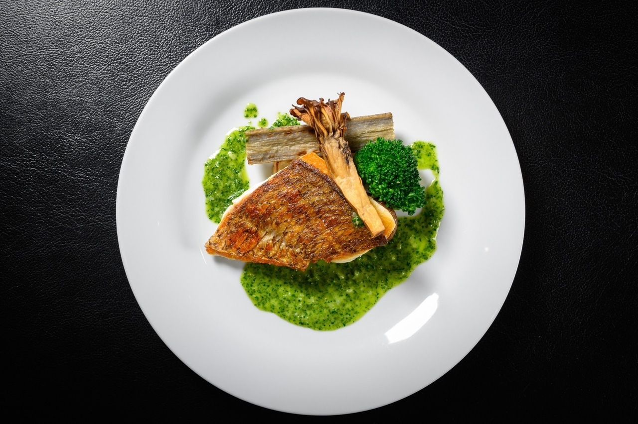 Recommended lunch course 2860 yen [soup, appetizer of your choice, main dish of your choice, dessert, cafe]