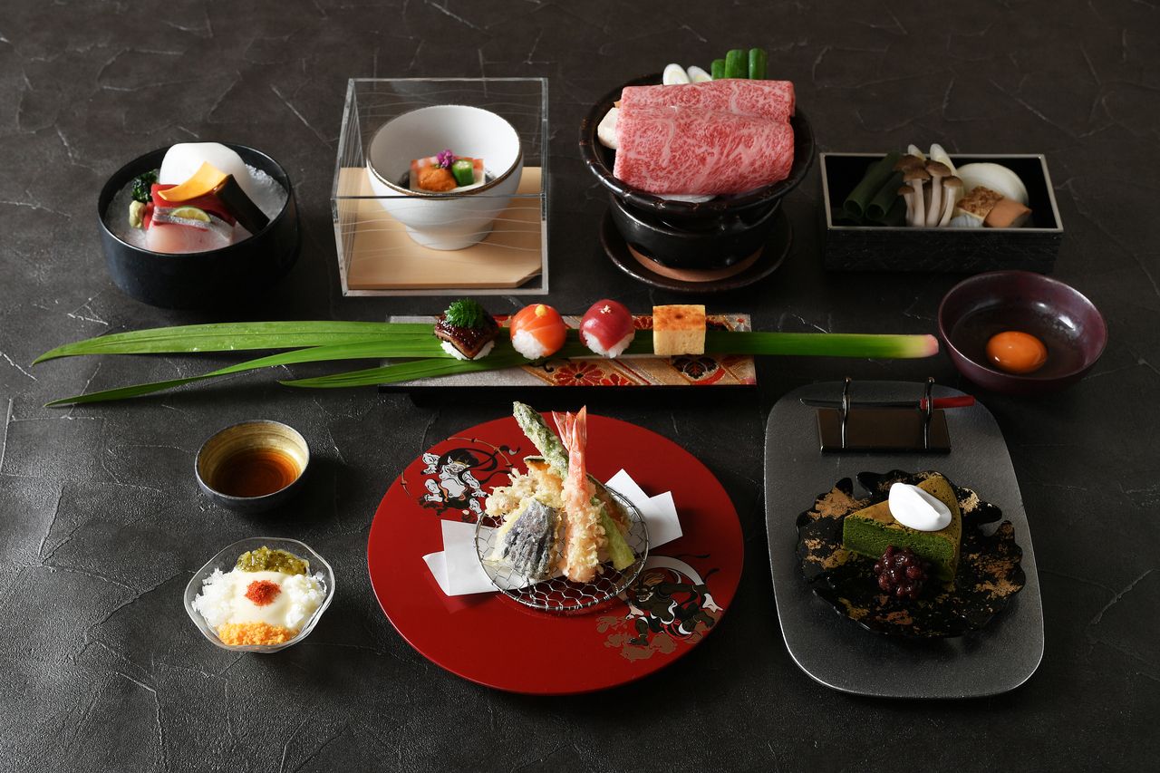 <With Souvenir> SAKURA Course (Sukiyaki/Tempura/Sushi etc)