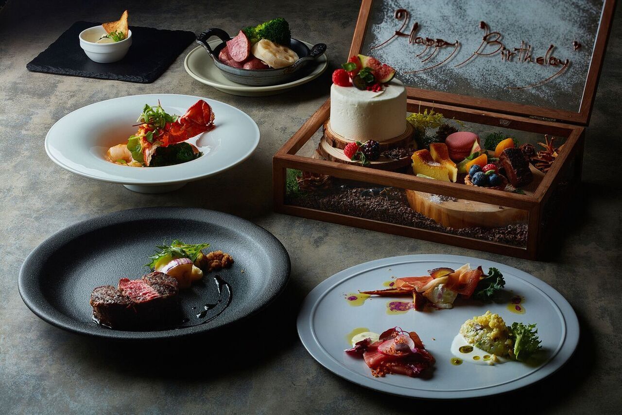 乾杯酒付き！【8000アニバーサリーケーキコース】牛フィレ肉とオマール海老のダブルメイン！カシーナ特製のアニバーサリーケーキボックスがついた全5品のコース！