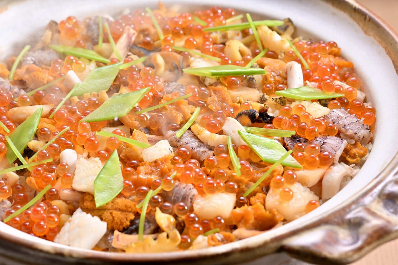 Seafood cooked in clay pot