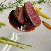 Lunch that can only be eaten here! Sushi + Wagyu beef sirloin