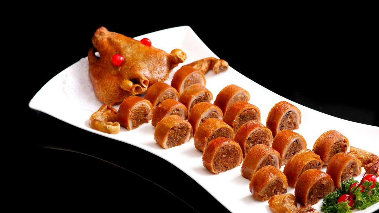 Roasted Suckling Pig Stuffed with Glutinous Rice (Whole) $438++