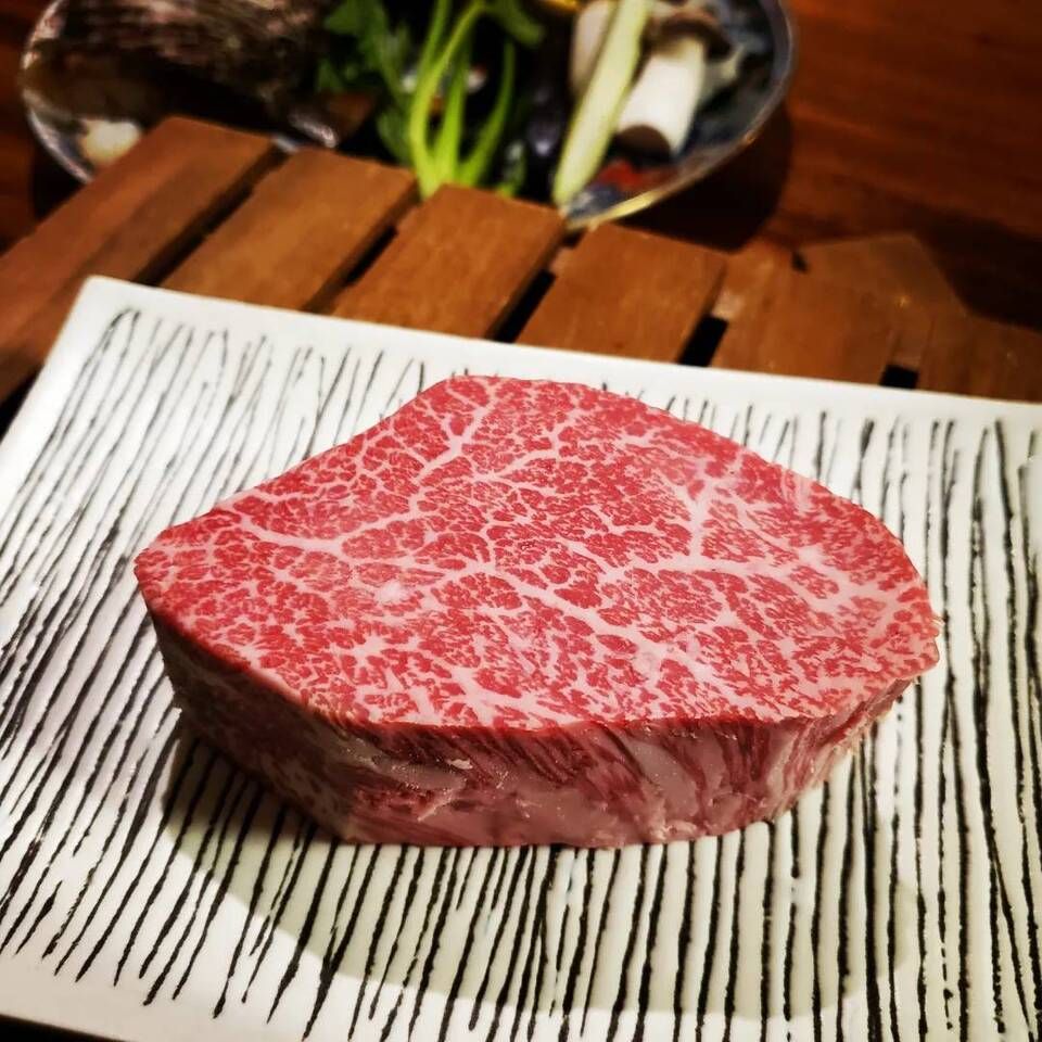 【黒毛和牛シャトーブリアンコースKOTOBUKI】一頭から500gしか取れない希少価値の高い部位です。