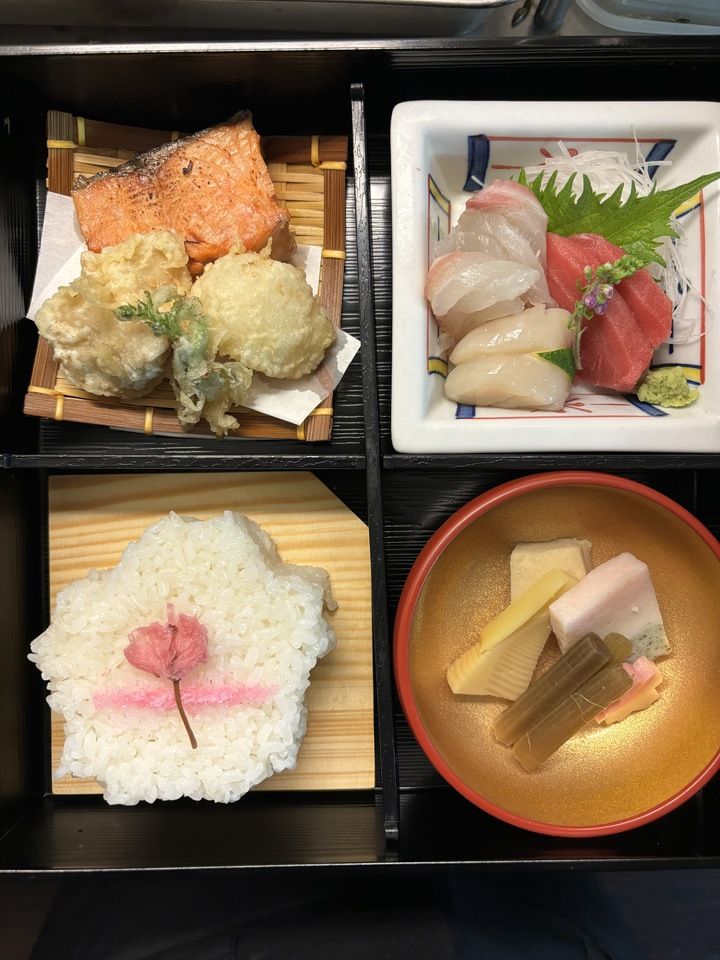 ＜Lunch>Seosonal Ohanami Shokado Bento