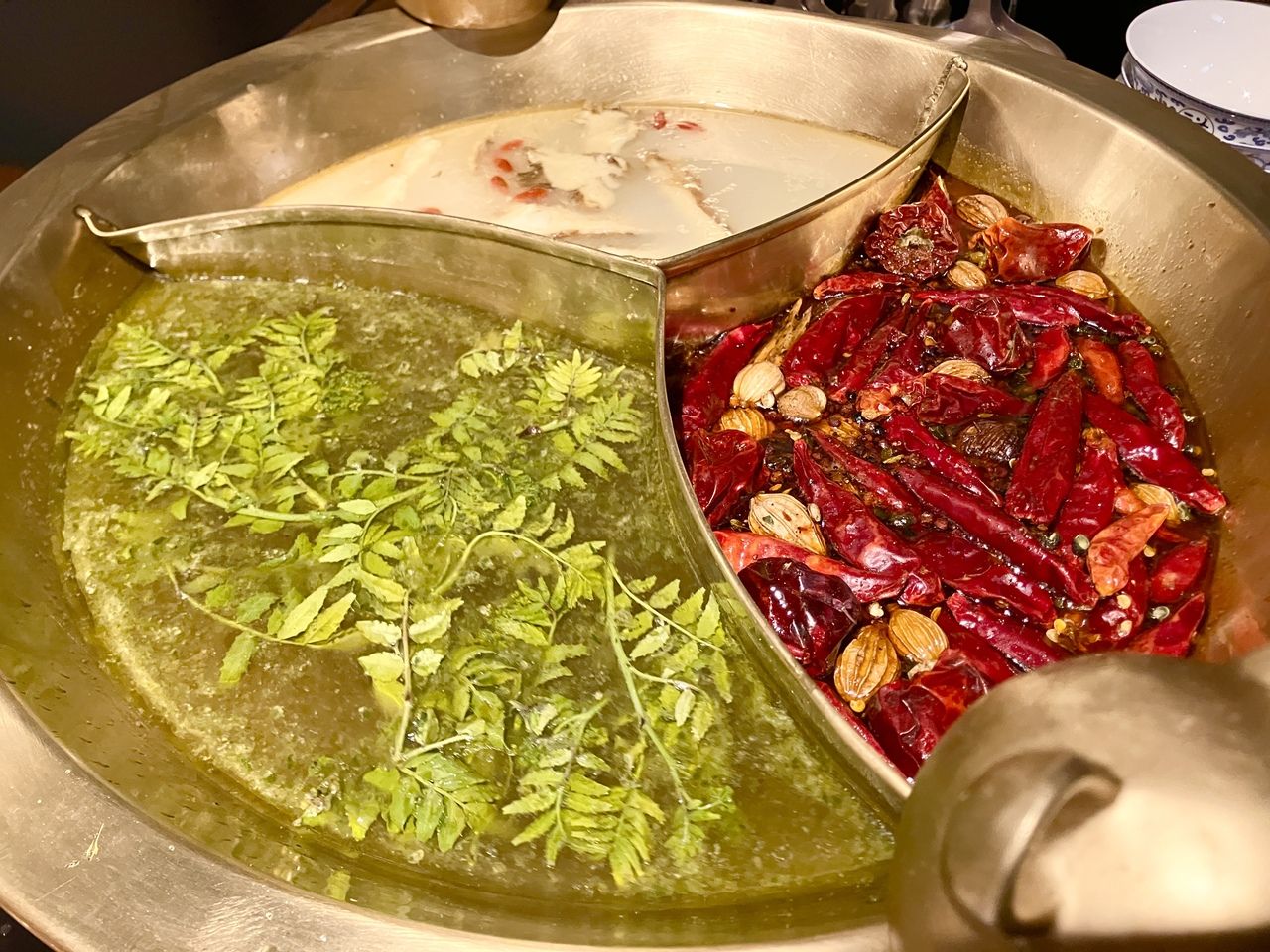 三色火鍋套餐【6種選擇。提供時令湯]