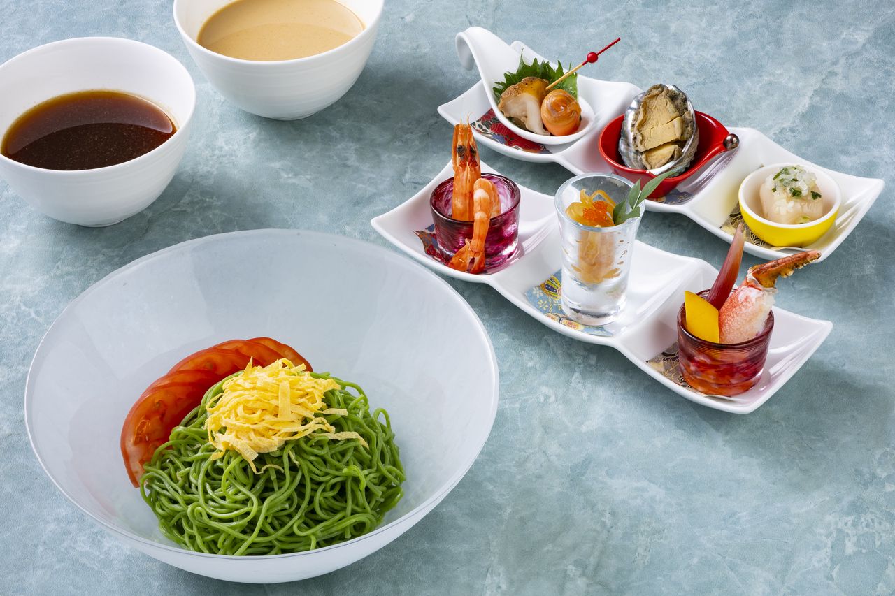 Cold jade noodles with seafood
