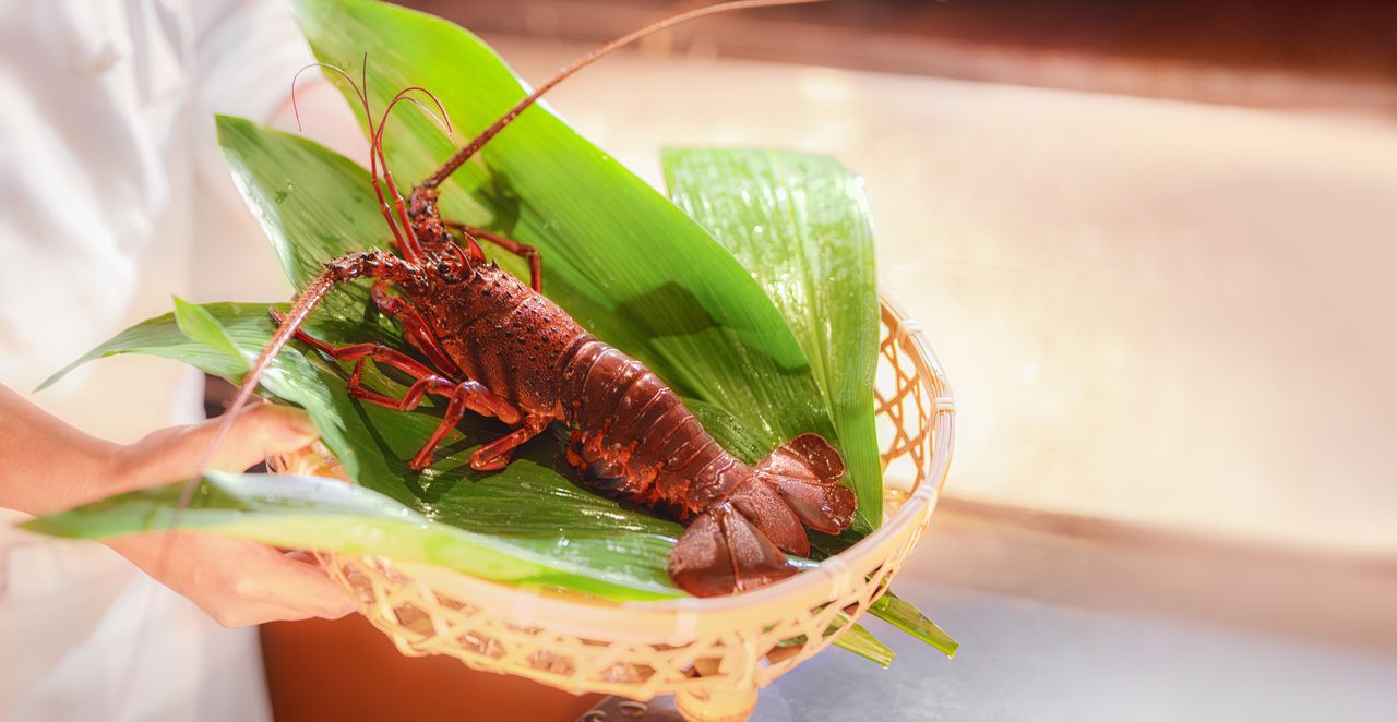 特別套裝 + 搭配，包括 1 杯唐培裡儂香檳 (Dom Perignon)