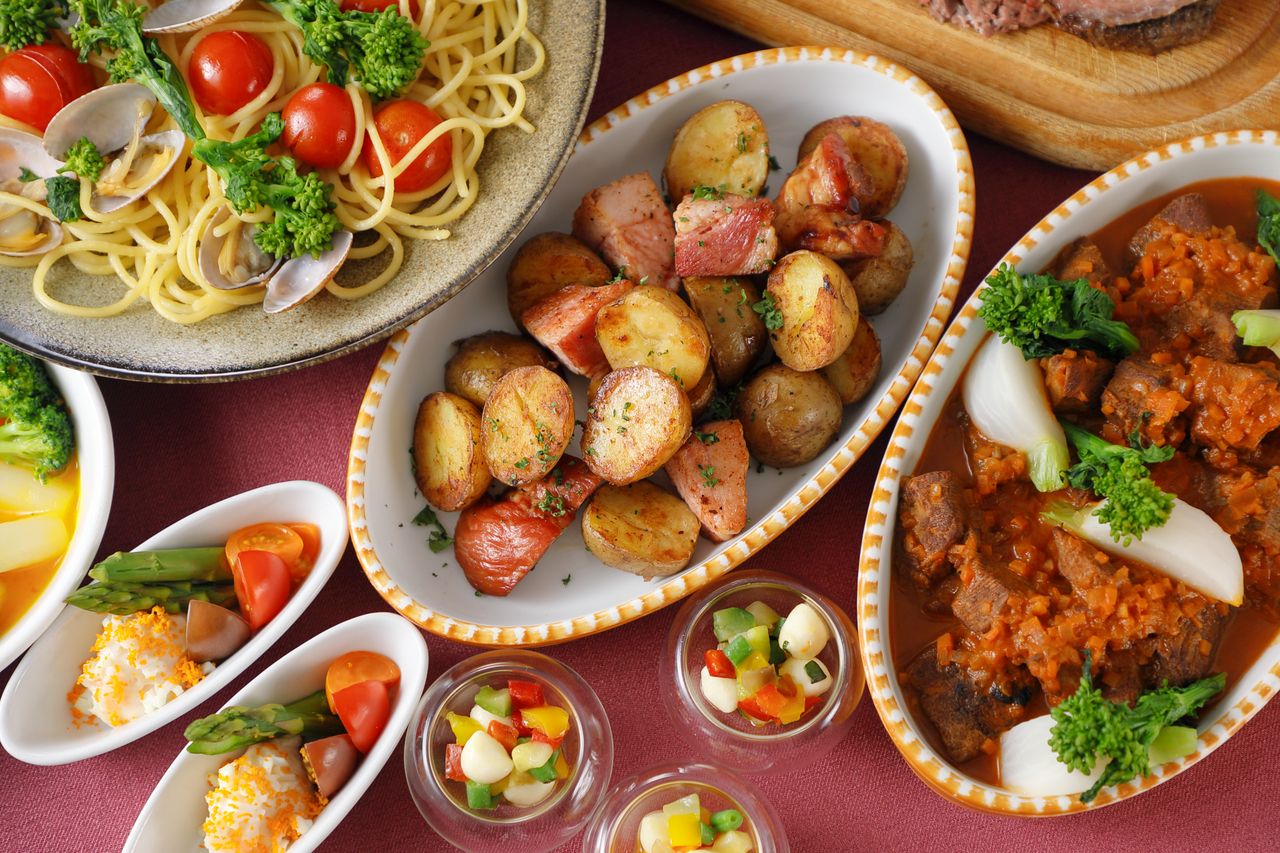 Weekend and Holiday Lunch Buffet (Adults)<11:30 Limited Quantity>