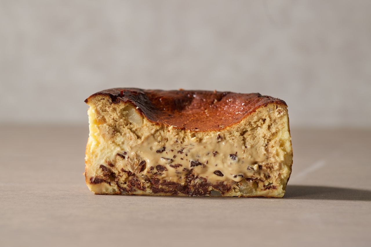 【TAKE OUT】"チョコ＆モカバスクチーズケーキ"（数量限定）