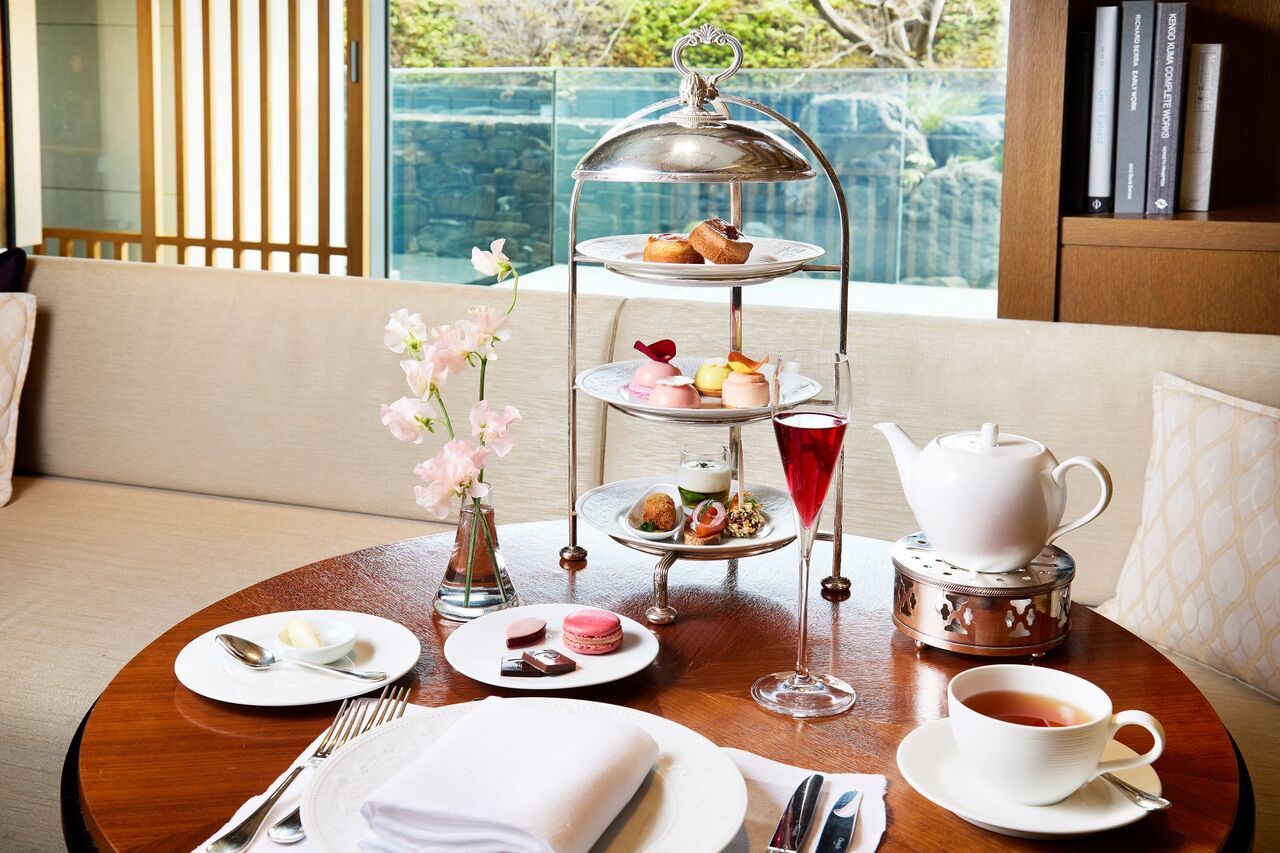 [Glass of champagne ]PIERRE HERMÉ PARIS Afternoon tea set