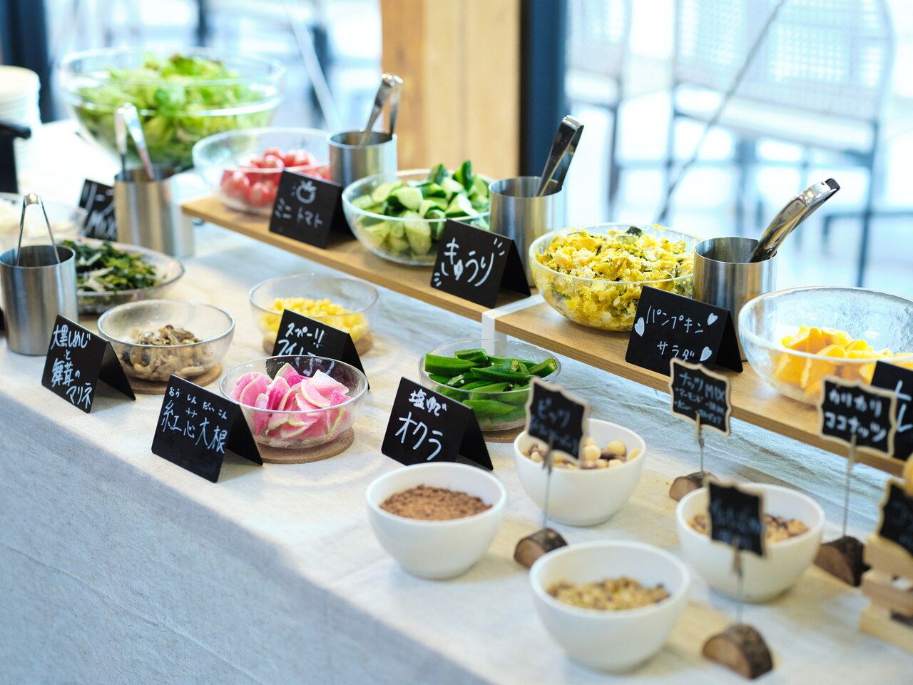 【ミニアサイー付き！】ママ会や女子会利用に嬉しいサラダビュッフェ、ドリンクバー、食後にミニアサイーがついた【ランチセット】