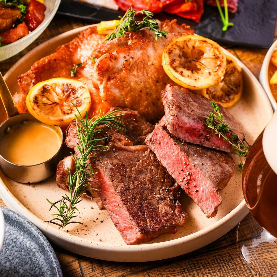 【2025忘年会】【2H飲み放題】(クラフトビール4種含ビール5種・スパークリングも) メインはUS産アンガス牛チャックアイステーキ！2025デリリウム贅沢コース...7,100yen 2名様~