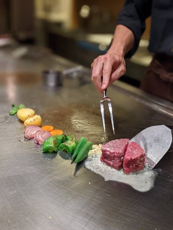 [菜單 X] 魚子醬 - 稀有食材和夏多布里昂牛排 + 5 杯搭配酒 + 餐後飲品僅限線上預訂