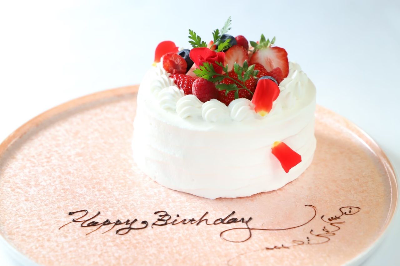 [Lunch] Celebration Plan ~Feuille~ with mini whole cake (9,600 yen/tax included)