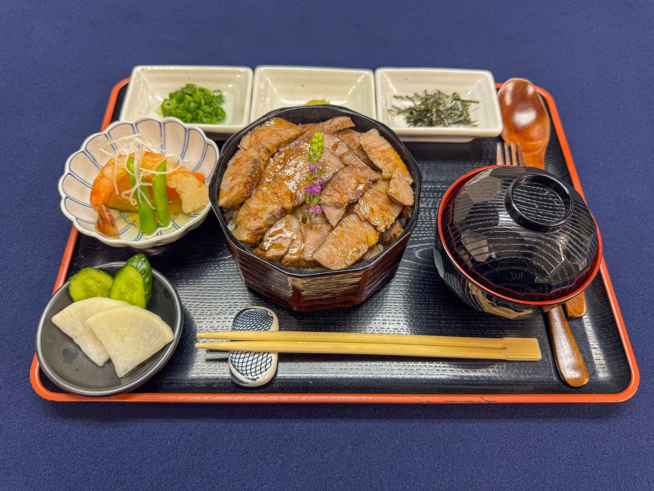 لحم واغيو الحلال هيتسومابوشي