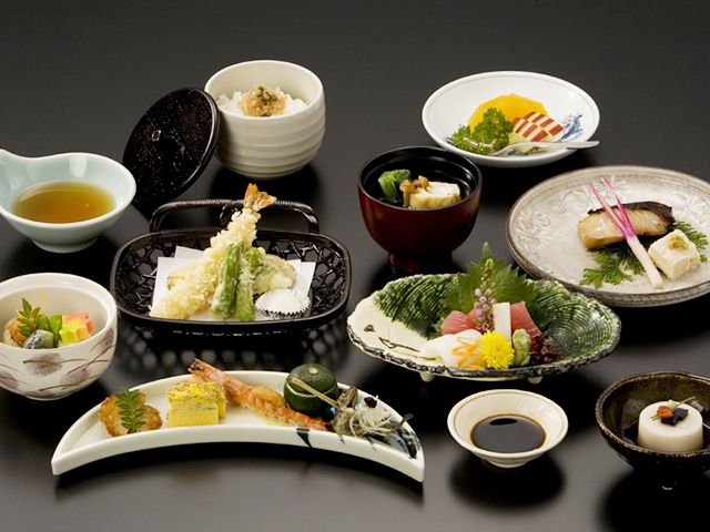 Summer Kaiseki Course: 10 dishes including grilled sweetfish and Kyoto cuisine with nature + Japanese beer