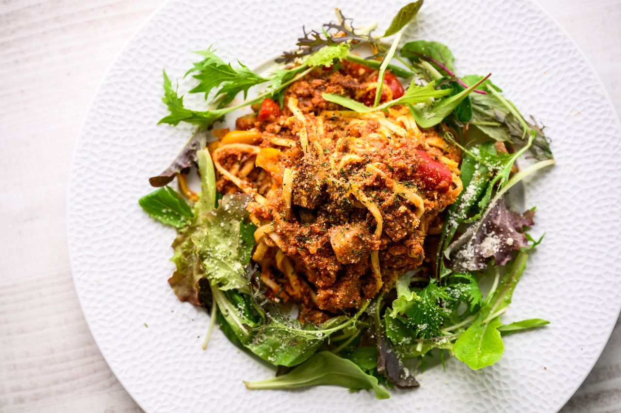 Local vegetable bolognese + half buffet