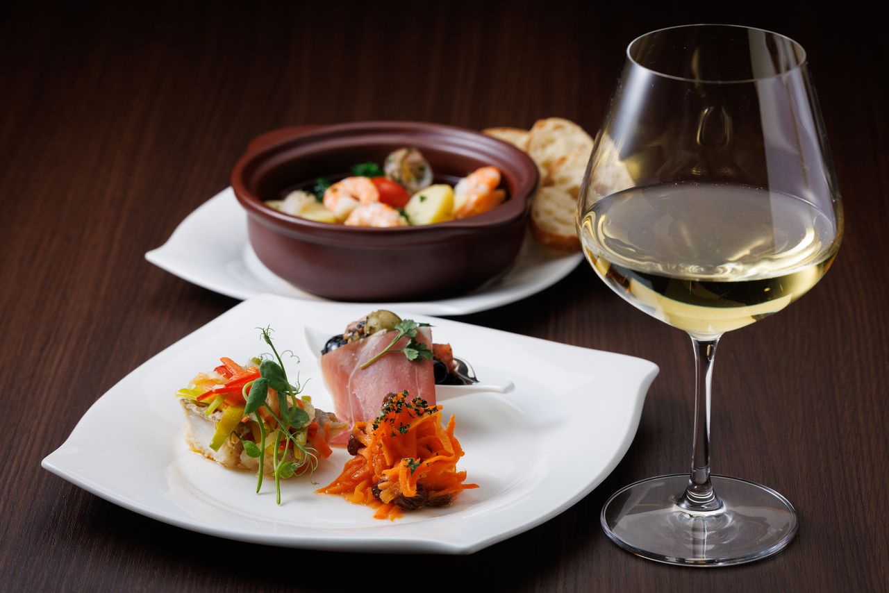 Choose one drink course (2 dishes included)