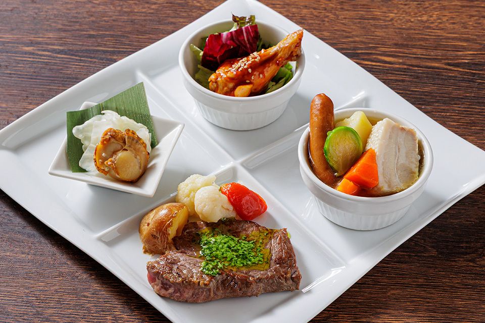 ハーフブッフェランチ 4種盛り合わせ TORIKOプレート 【WEB予約特典有】