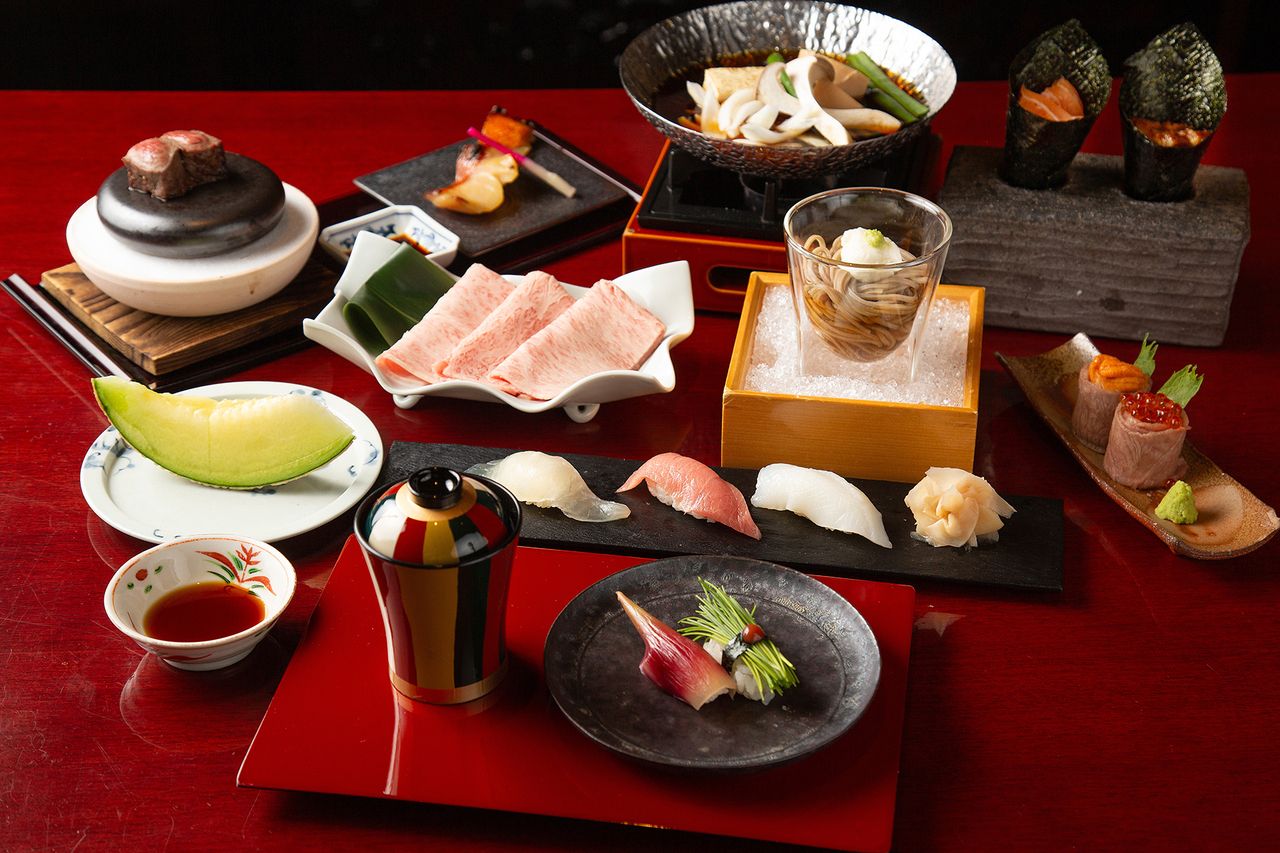 [Includes small sukiyaki pot] Sushi course_Table seating