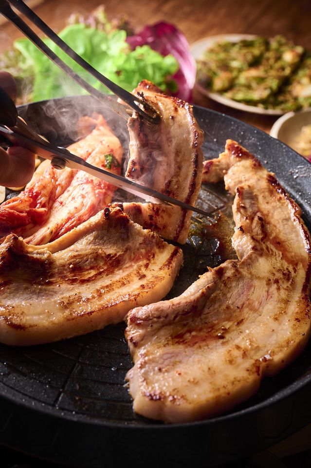 歓送迎会に◎【サムギョプサル】2時間飲み放題付き！マッコリとテンジャンに漬け込んだ熟成国産豚肉！143Seoulオリジナル”サムギョプサル”！！