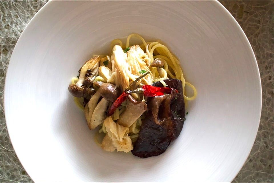 〈～1/9〉【平日限定】メイン：キノコのペペロンチーノ風スパゲッティ+ハーフブッフェ