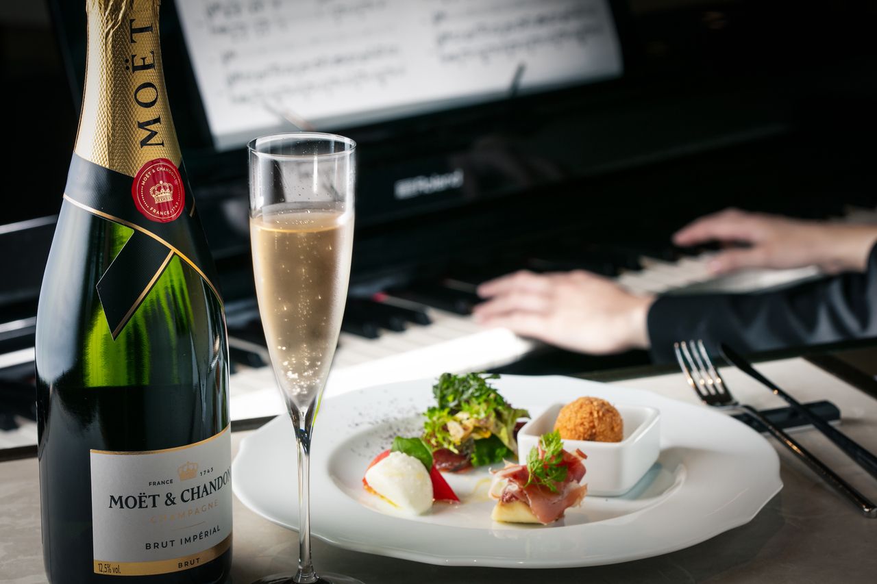 【ディナータイム限定】モエエシャンドンフリーフロー&おつまみ1プレート付