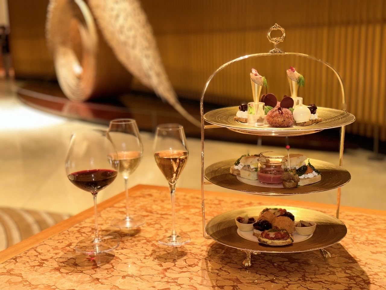 【Evening High Tea 11/1-12/18】 Bubbles & Bites with 90 mins Free Flow of The Peninsula Champagne