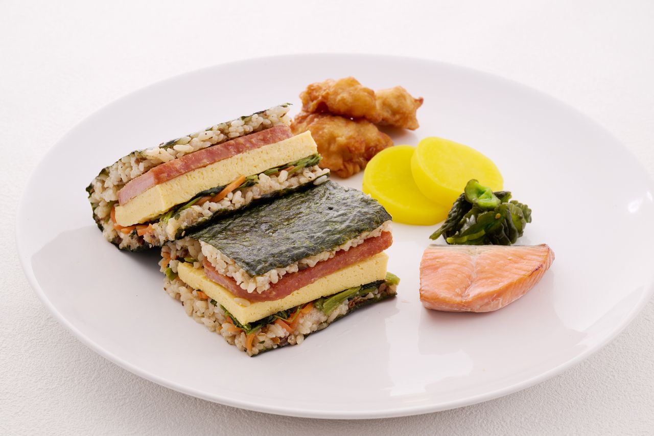 ポークたまごのジューシーおにぎり+1ドリンク付き